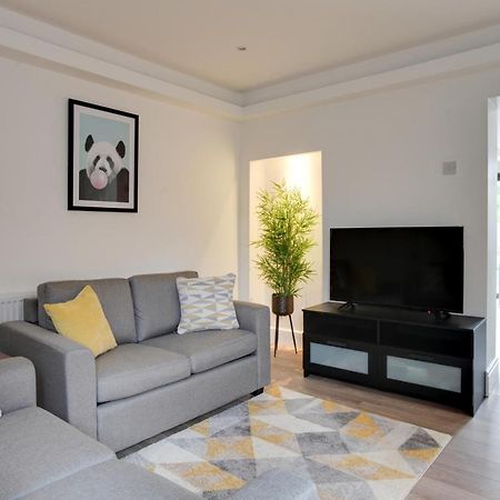 Spacious Three Bedroom House - Free Parking & Wifi Chelmsford Eksteriør billede