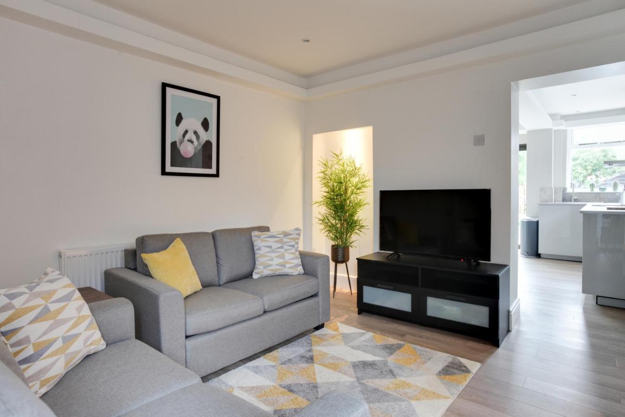 Spacious Three Bedroom House - Free Parking & Wifi Chelmsford Eksteriør billede