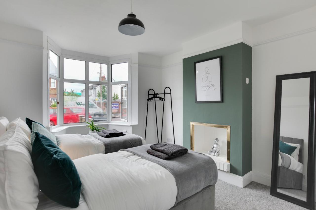 Spacious Three Bedroom House - Free Parking & Wifi Chelmsford Eksteriør billede
